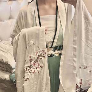 留守少妇半推半就偷人
